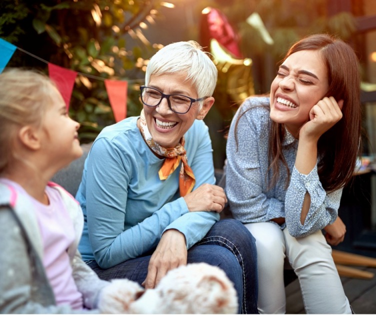 Family of grand daughter, daughter, and grand mother.